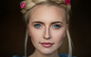 Blue eyes pink flower serious - her hair free wallpaper for desktop