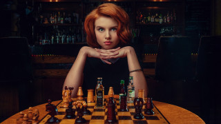 Woman chess table alcohol blueeyes - preraphaelitism free wallpaper