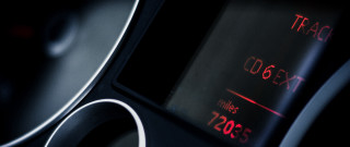 Speedometer red light black background - a red light free wallpaper