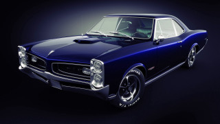 Blue muscle car dark room 3 - a white stripe free wallpaper