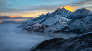 Mountain range snow clouds sunset - a mountain range free wallpaper