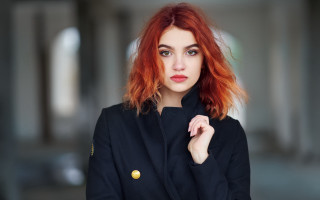 Redhair blackjacket portrait greeneyes lips - a black jacket free wallpaper for desktop