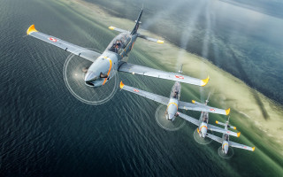 Fighter jet ocean landing gear - a fighter free wallpaper