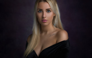 Blonde woman portrait black dress - renaissance free wallpaper