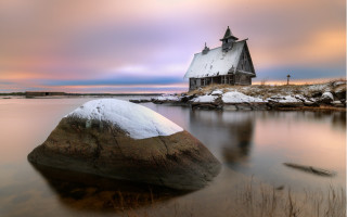 Large rock lake house hill - a large rock free wallpaper