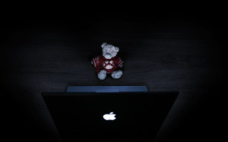 Teddy bear laptop dark light - screen free wallpaper