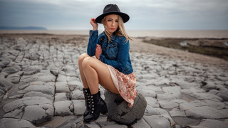 Woman hat boots rocks field - a woman in a hat free wallpaper