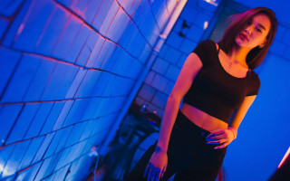 Woman bluewall knife hologram neon - neon light free wallpaper