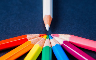 Colored pencils circle black white - a childs drawing free wallpaper