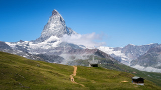 Mountain house path cliff cloud - a house free wallpaper