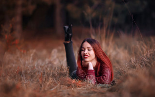 Woman field blackcat portrait blurry - a black cat free wallpaper