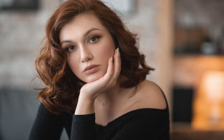 Red haired woman hand chin - her chin free wallpaper