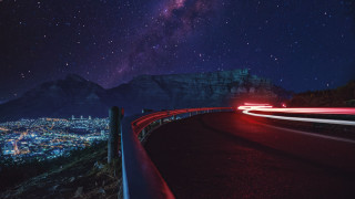 City mountain night light streaks - elsa bleda free wallpaper