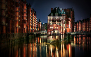 Large building clock tower bridge - a bridge in the foreground free wallpaper