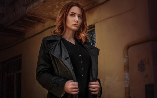 Woman black shirt black jacket - a black jacket free wallpaper for desktop