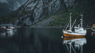 Docked boat mountain houses red - house free wallpaper