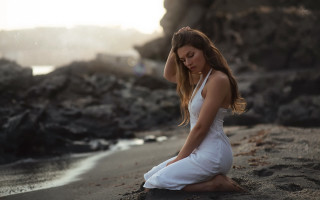 Woman beach sitting blurry realistic - a beach next free wallpaper