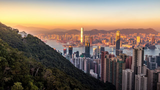 City skyline mountain water dusk - a city in the foreground free wallpaper
