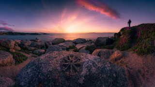 Rocky shore sunset pink clouds - caustic free wallpaper