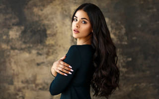 Woman longhair blackdress crossedarms portrait - jayison devadas free wallpaper