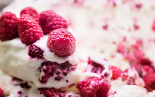 Raspberry cream dessert macro spoon - berry free wallpaper for desktop