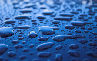 Water droplets blue surface sky 2 - a blue surface free wallpaper