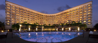 Large hotel night pool lights - a pool in front free wallpaper