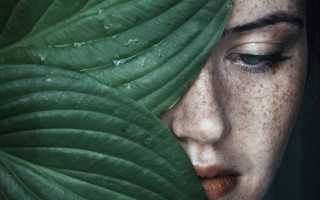 Freckled woman green leaf water - photorealistic portrait free wallpaper