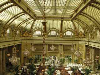 Large dining hall chandeliers tables - center area free wallpaper