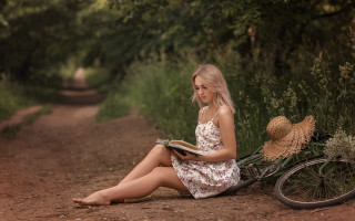 Woman reading bicycle flower basket - anka zhuravleva free wallpaper for desktop