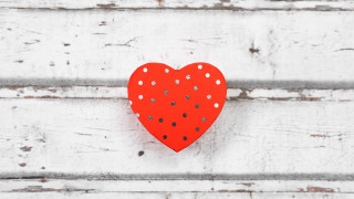 Red heart black dot white - annabel kidston free wallpaper