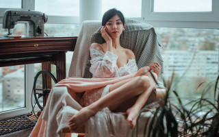 Woman sitting blanket sewing rococo - fan qi free wallpaper for desktop