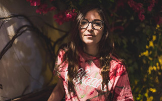 Woman glasses flower bush vase - bokeh free wallpaper