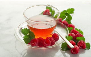 Glass tea raspberries mint plate - a spoon and a spoon free wallpaper