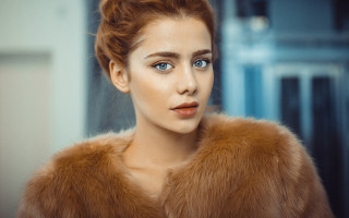 Woman brown fur coat blue - her shoulder free wallpaper for desktop