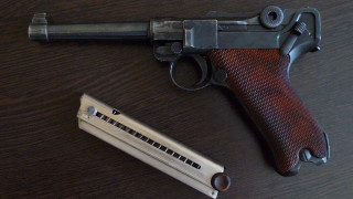 Gun smaller gun table diebunk - a table together free wallpaper