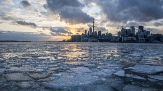 City skyline ice floes lake - ice chunk free wallpaper