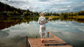 Woman dock bread water cloudy - a piece of bread free wallpaper