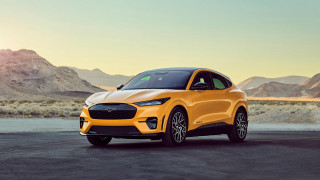 Yellow car desert mountains sunset - the background and a sun free wallpaper