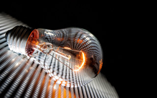 Glowing lightbulb black background lines - studio light free wallpaper for desktop