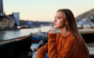 Woman boat looking up background - a boat in the background free wallpaper