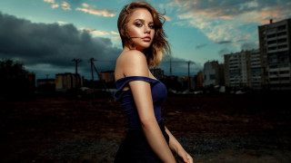 Woman blue dress city dusk - dusk free wallpaper for desktop