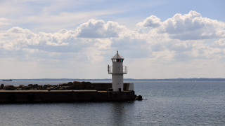 Lighthouse pier ocean boat cloudy - a lighthouse free wallpaper