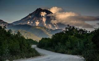 Dirt road mountain clouds trees - both side free wallpaper
