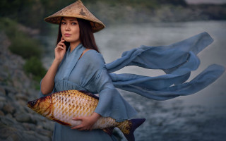 Woman hat fish cellphone kimono - chen chi free wallpaper