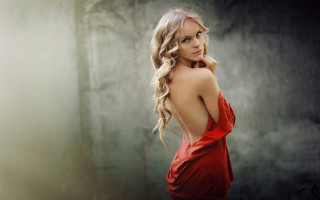 Woman red dress braid marblesculpture - a braid free wallpaper