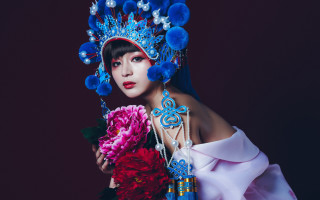 Woman blueheaddress bouquet fashioncloisonnism photorealistic - chen jiru free wallpaper