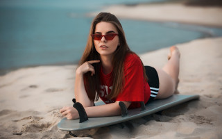 Beach woman surfboard redshirt heart - a red heart free wallpaper