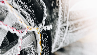 Snowy car tire winter blur - a close up of a car tire free wallpaper