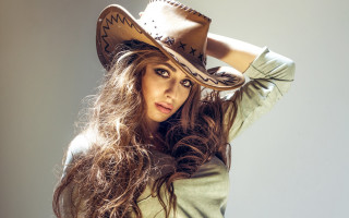 Araceli gilbert western cowgirl portrait - a cowboy hat free wallpaper